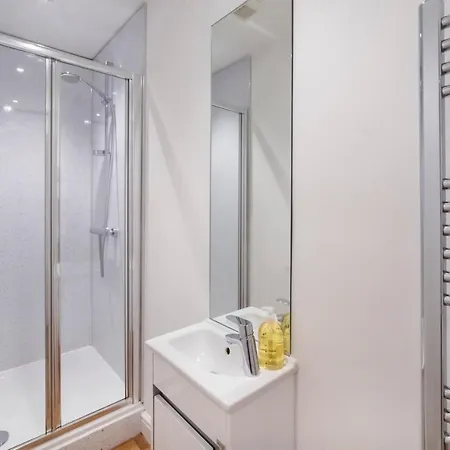 Henry Court 1 Apartman *